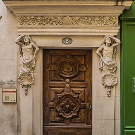 La Feuille D'acanthe, Centre Ним